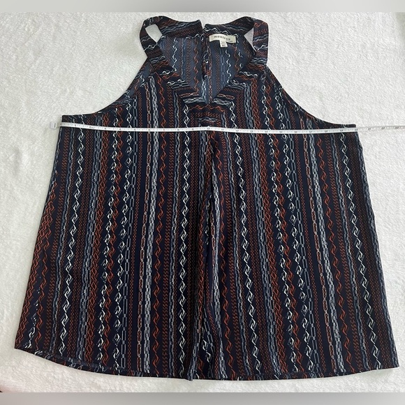 Monteau Aztec stripped women’s XL sleeveless navy/red top w/ peek hole back - Picture 7 of 8